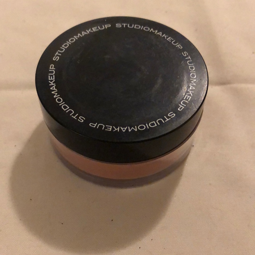 Studio Makeup Luminous Loose Blush